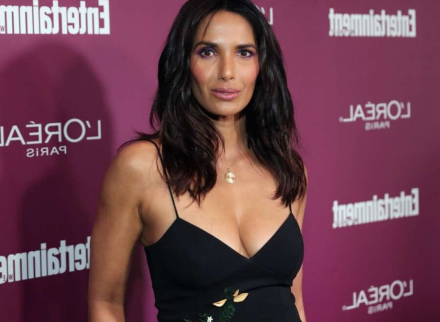 Padma Lakshmi - Nena india tetona muestra un cuerpo sexy en atuendos calientes