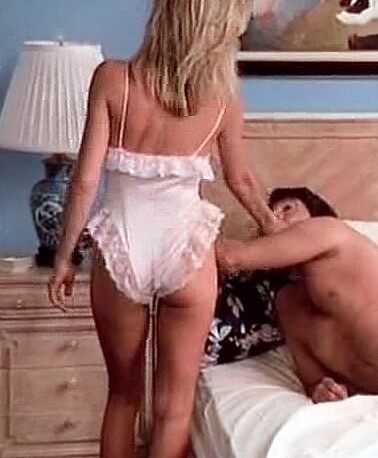 Heather Locklear gets mw so hard