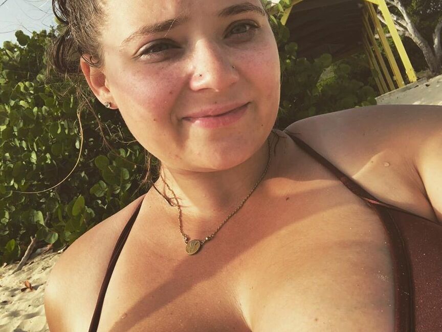 photos instagram d'une inconnue aux gros seins