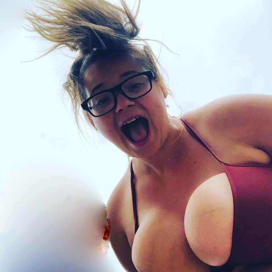 photos instagram d'une inconnue aux gros seins