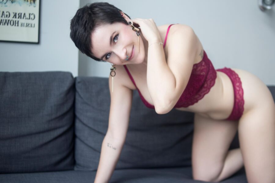 SuicideGirls Greie - Nice to meet you