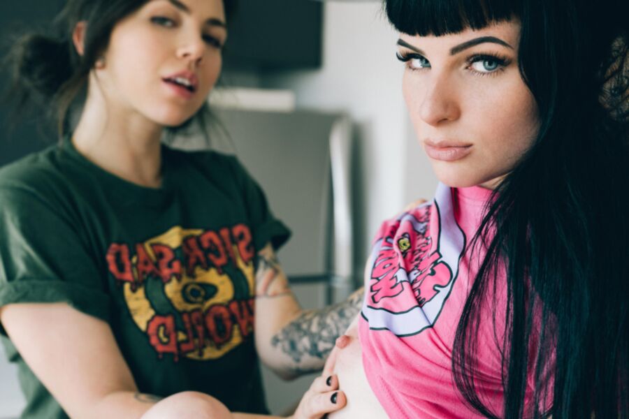 SuicideGirls Milenci Penny - amiga donut