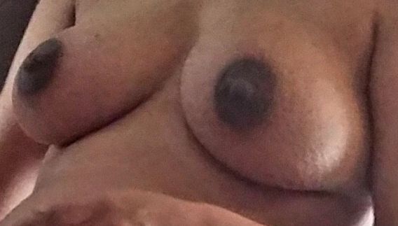 Perfectas tetas de milf puta - ¡disfrútalo!