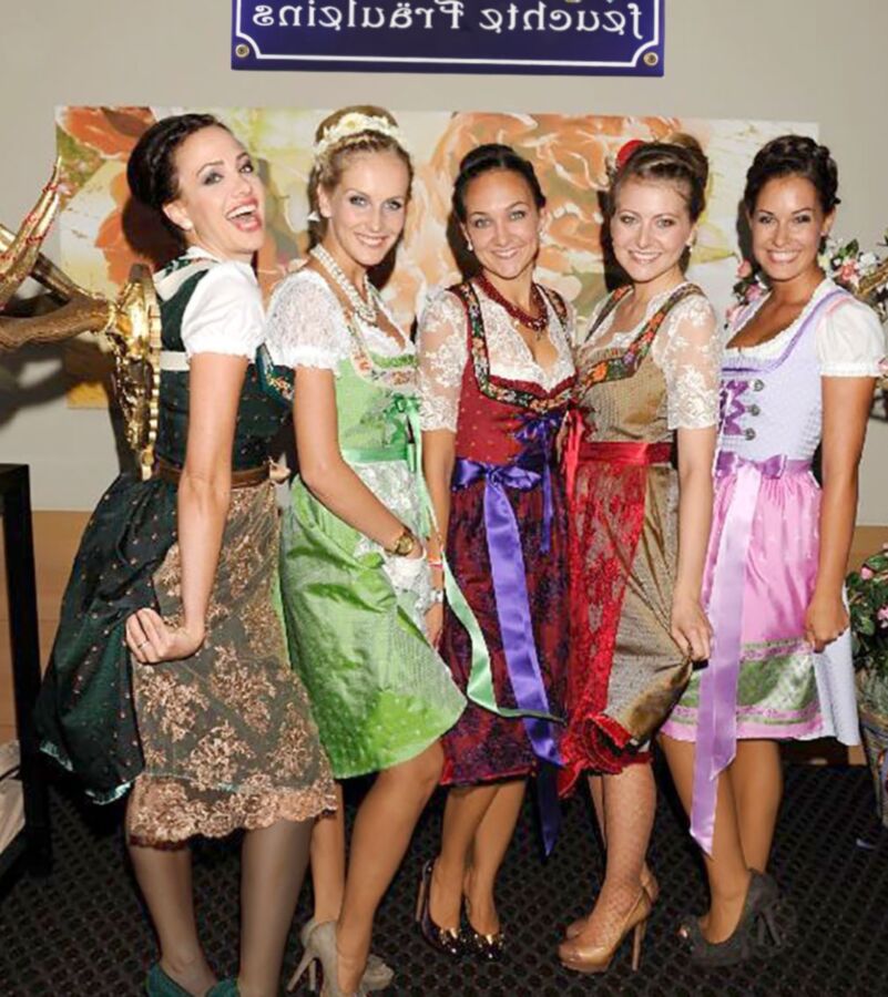 Fesche Madln im Dirndl zum Zweihundertsechsunddreisigst`n