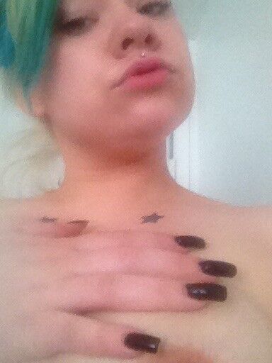 Amateur Tattooed Goth Girl Kyla with big tits