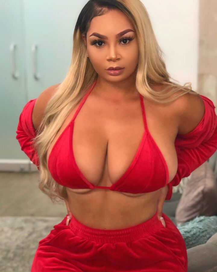 insta-boobs holly