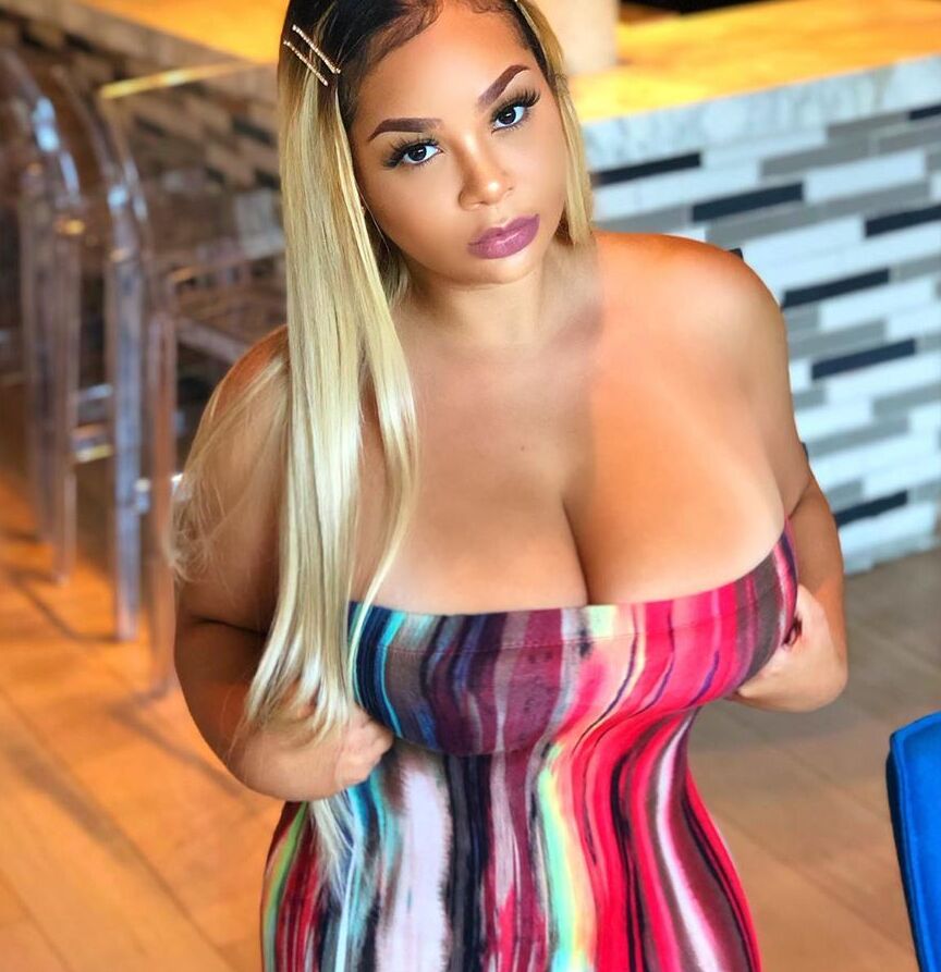 insta-boobs holly