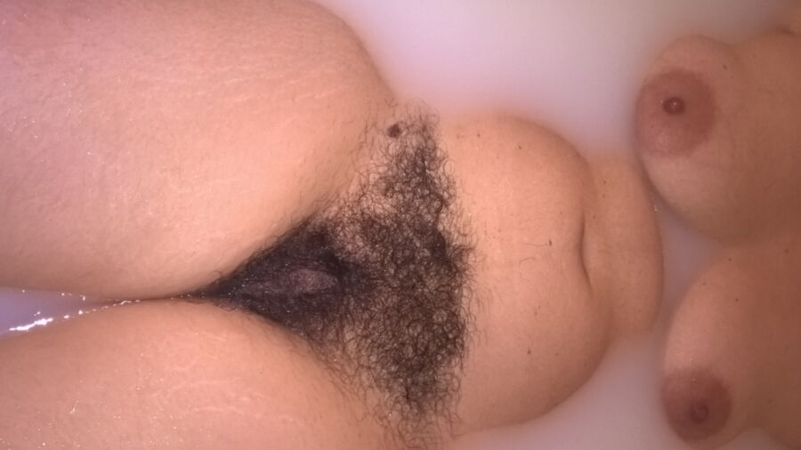 Hairy JoyTwoSex In Milk Bath