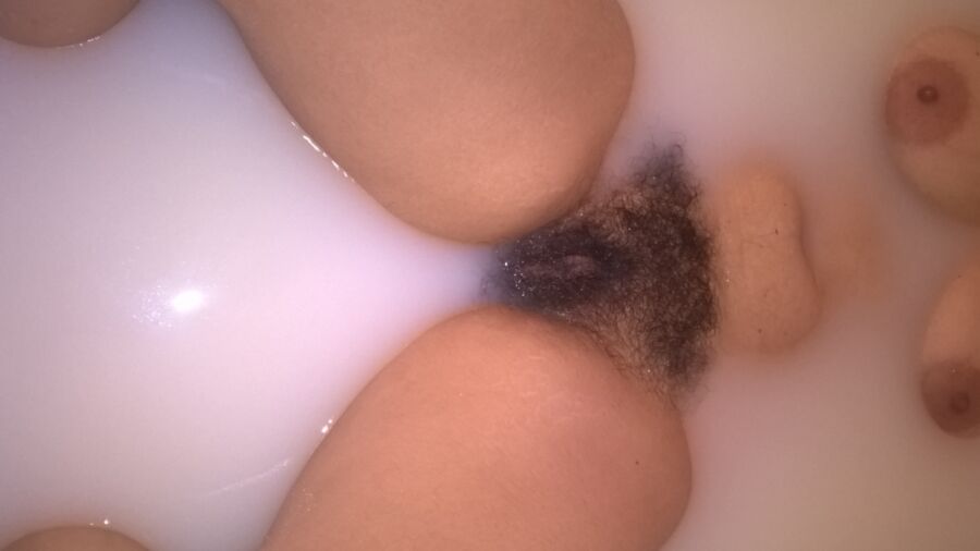 Hairy JoyTwoSex In Milk Bath