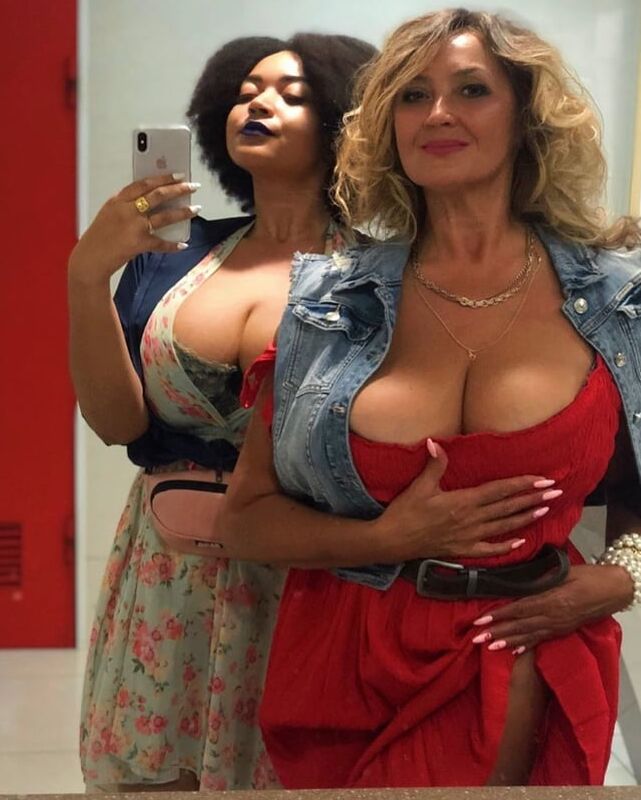 Mamá madura de tetas grandes