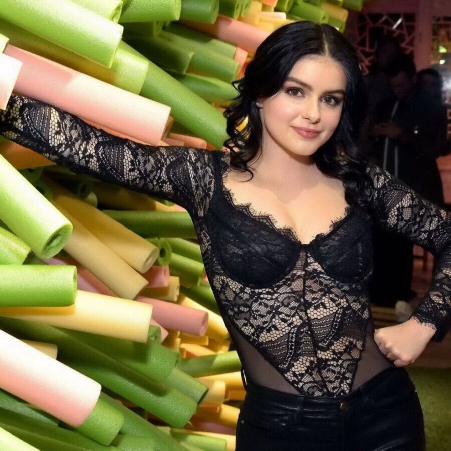 Ariel Winter ver a través de lencería