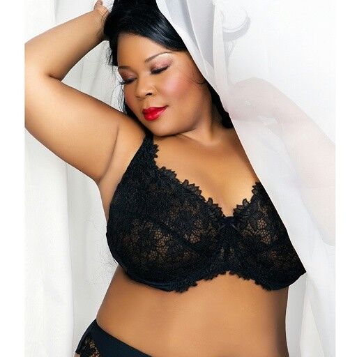 Plus size model Asia Monet