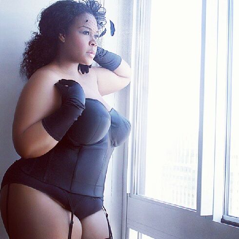 Plus-Size-Model Asia Monet