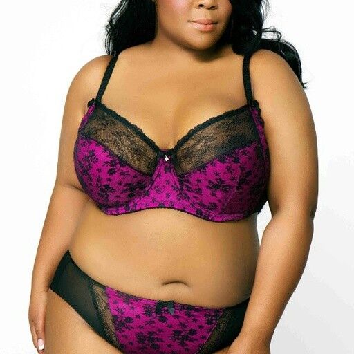 Plus size model Asia Monet