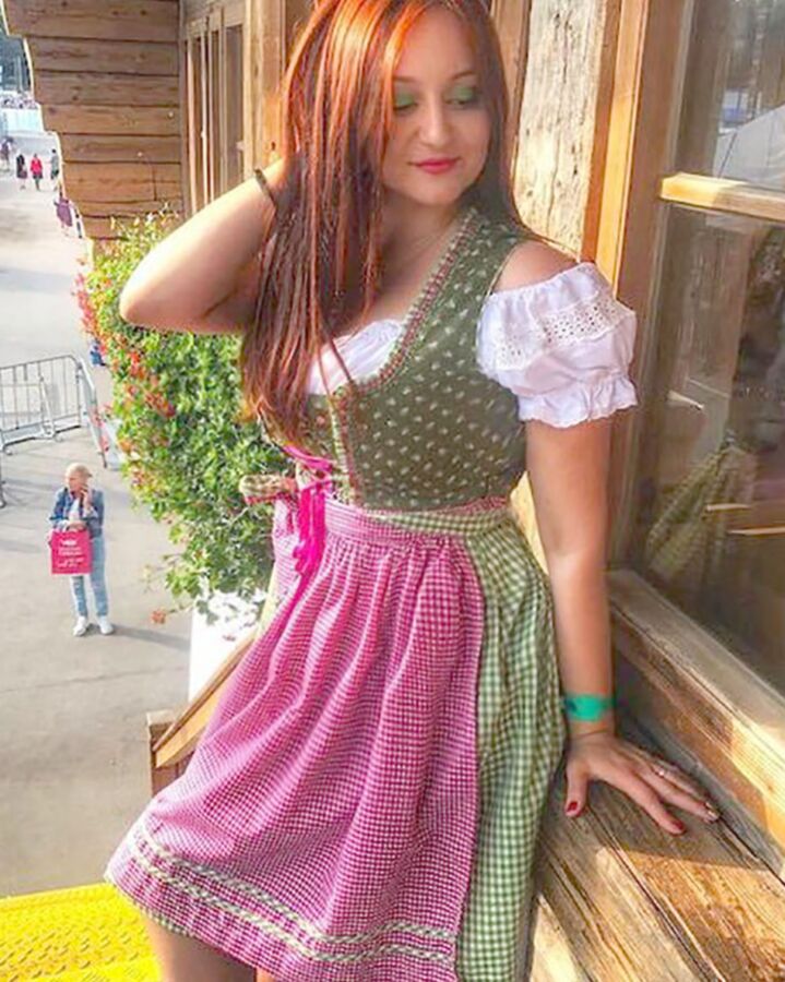 Fesche Madln im Dirndl zum Zweihundertachtundsechsigst`n