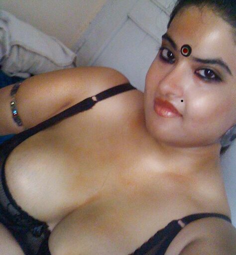 Esposa india desnuda cachonda con grandes tetas