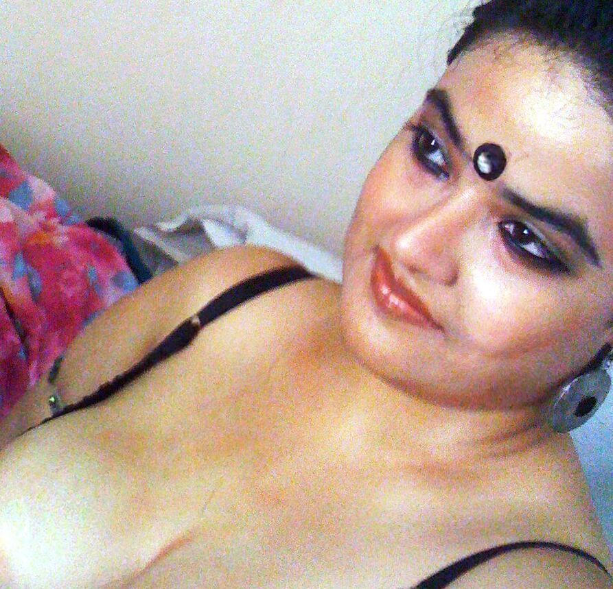 Esposa india desnuda cachonda con grandes tetas