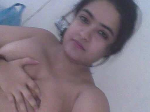 Esposa india desnuda cachonda con grandes tetas