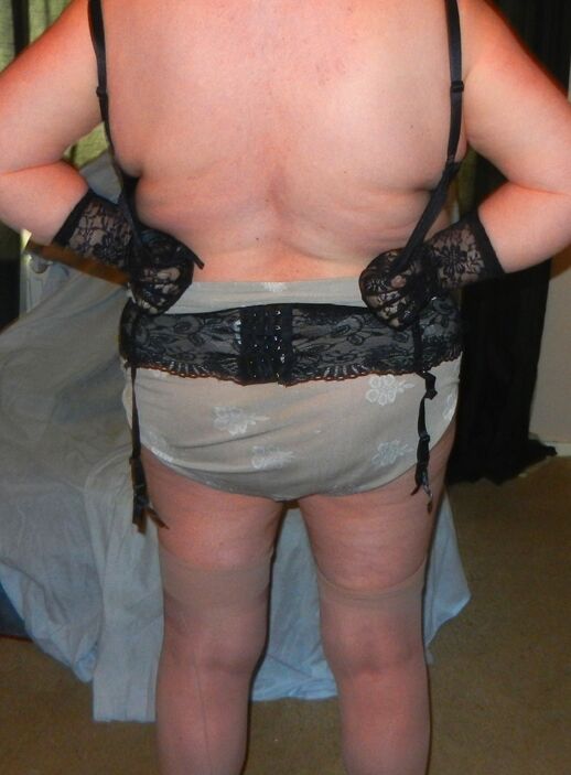 HUMILIATION DE STRIPTEASE DE FEMME !