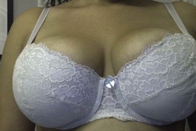 Sexy tetas grandes con sujetador