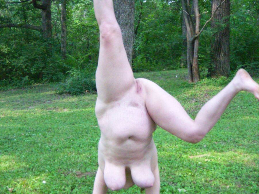 Titten im Handstand