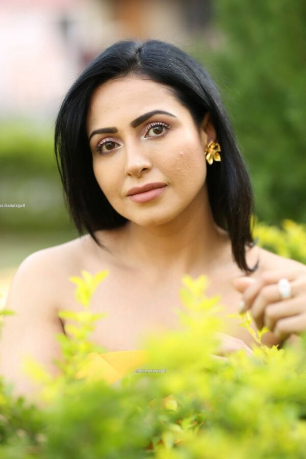 Nandini Rai- Beautiful Indian Bollywood Diva in Yellow Dress