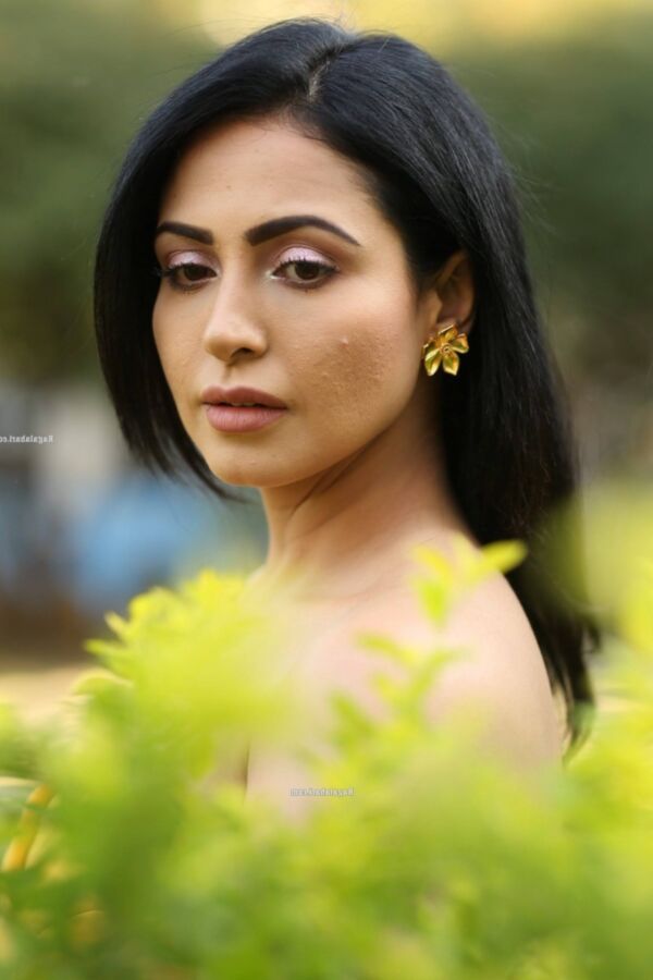 Nandini Rai- Beautiful Indian Bollywood Diva in Yellow Dress