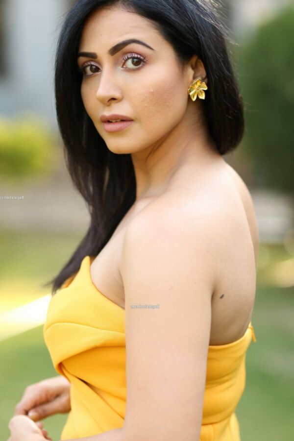 Nandini Rai- Beautiful Indian Bollywood Diva in Yellow Dress