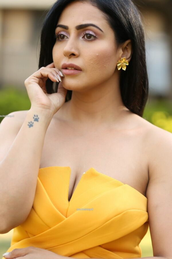 Nandini Rai- Beautiful Indian Bollywood Diva in Yellow Dress