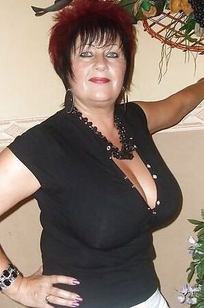 Agnes a busty MILF