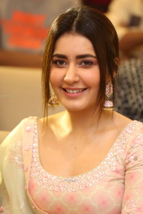 Raashi Khanna - Beautiful Indian Bollywood Diva at an Event