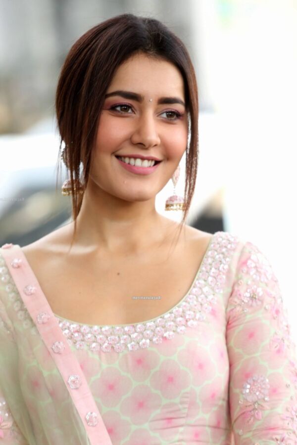 Raashi Khanna - Beautiful Indian Bollywood Diva at an Event