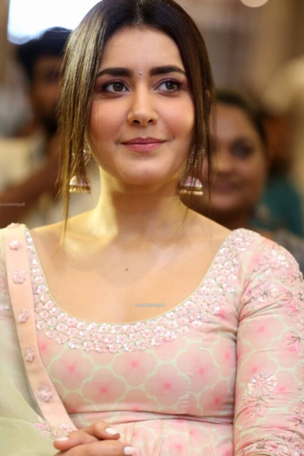 Raashi Khanna - Beautiful Indian Bollywood Diva at an Event