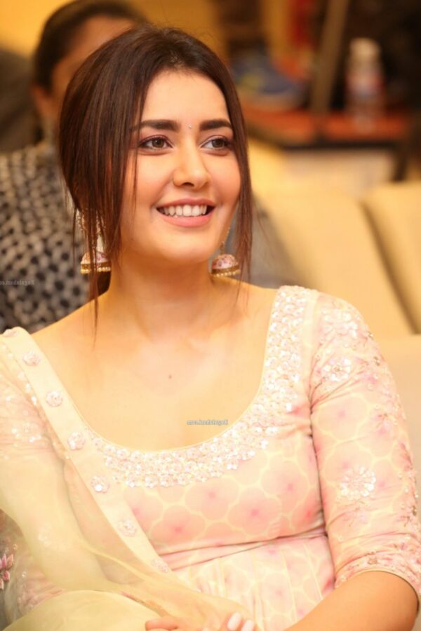 Raashi Khanna - Beautiful Indian Bollywood Diva at an Event