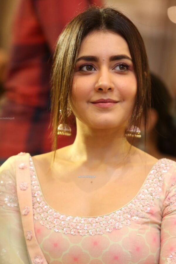 Raashi Khanna - Beautiful Indian Bollywood Diva at an Event