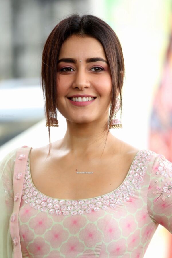 Raashi Khanna - Beautiful Indian Bollywood Diva at an Event