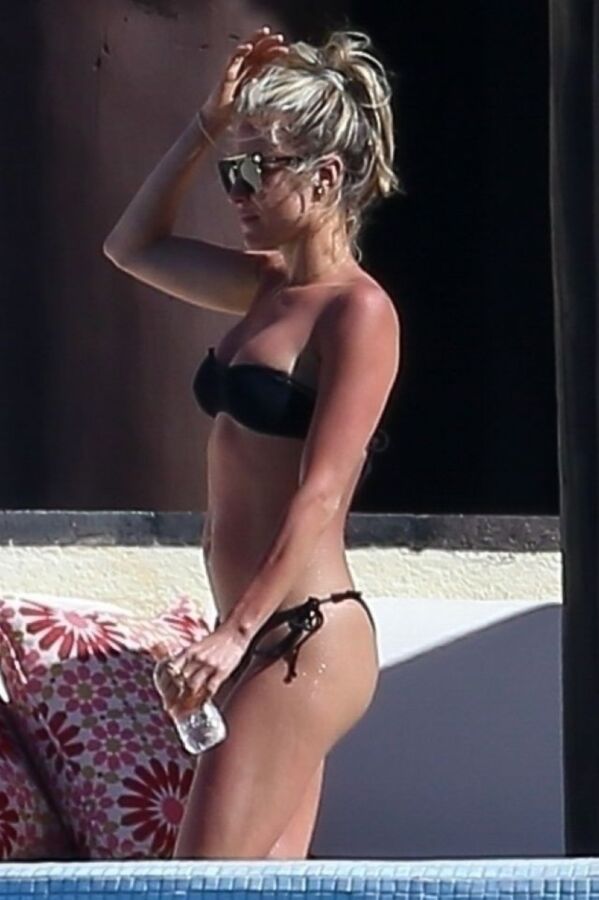 Kristin Cavallari (BIKINIS BKINIS BIKINIS)