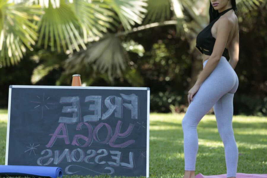 Victoris June - Free Yoga Fuck