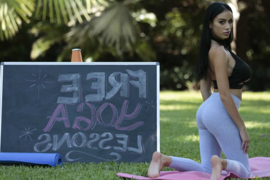 Victoris June - Free Yoga Fuck