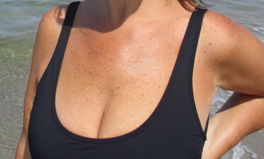 Beach Wfe Cleavage