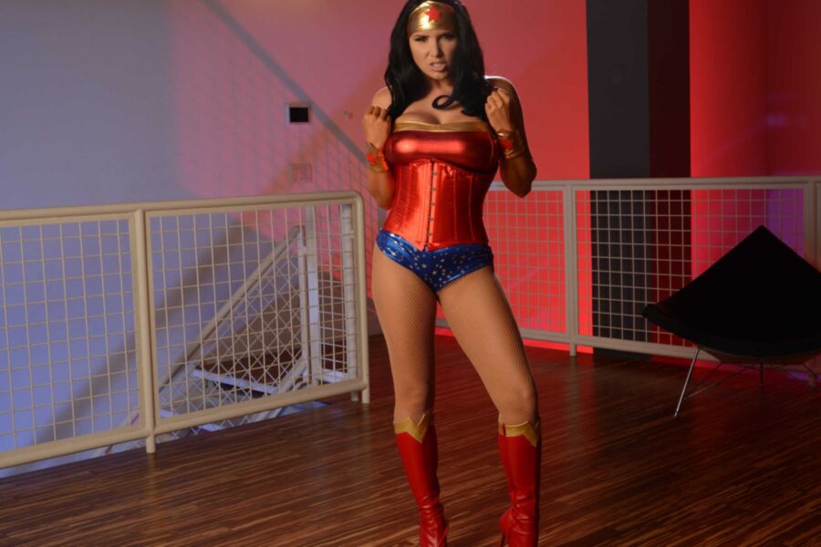 Romi Rain, Charles Dera – Wonder Woman, eine XXX-Parodie