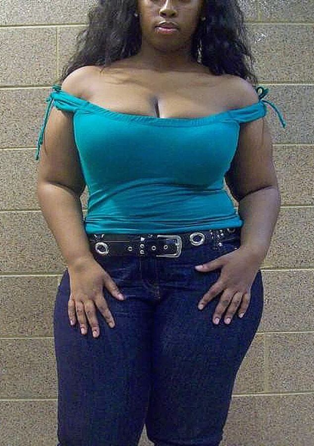 Chubby ebony poser