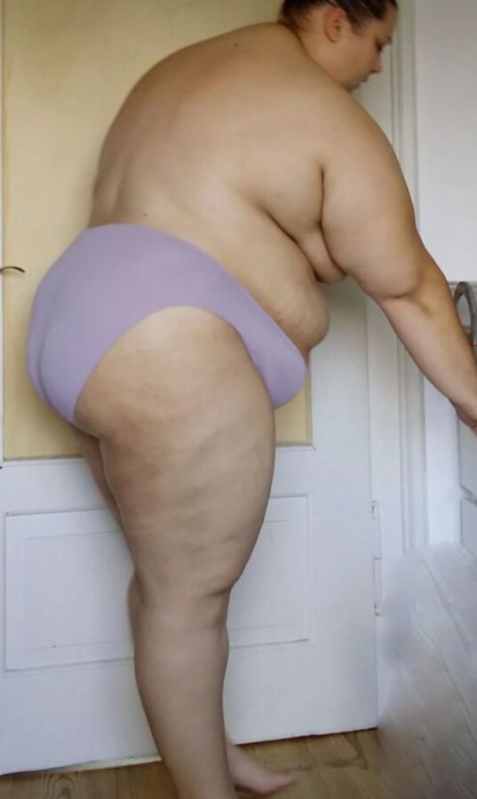 BBW Puta Meli Mostra Seus Úberes Gordos