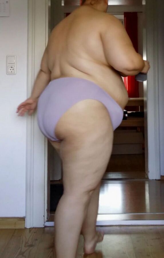 BBW Puta Meli Mostra Seus Úberes Gordos