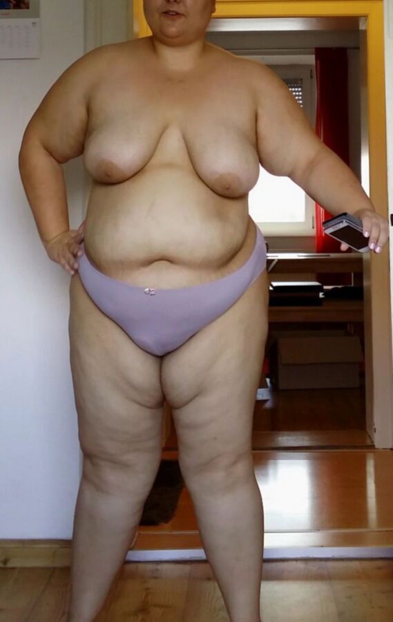 BBW Puta Meli Mostra Seus Úberes Gordos