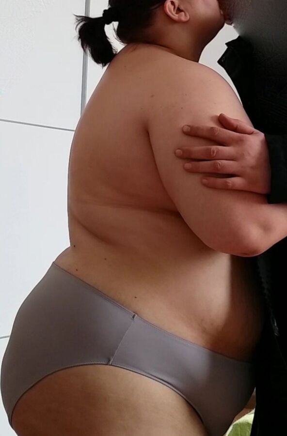 BBW Puta Meli Mostra Seus Úberes Gordos