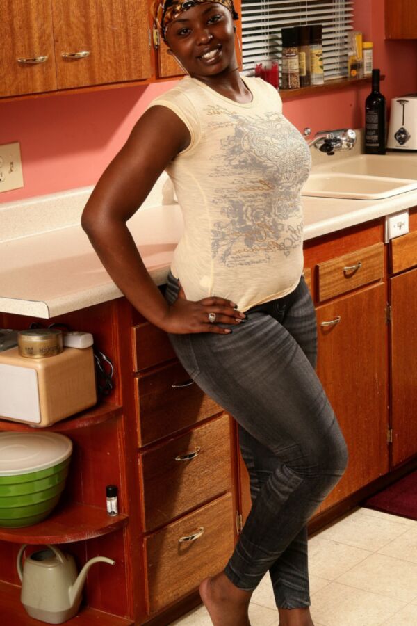 ...........,,.....HOT EBONY MILF TARA