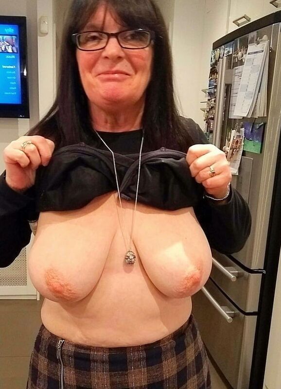 Mamie, montres moi tes seins...