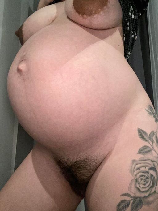 Pregnant Australian Single Mom