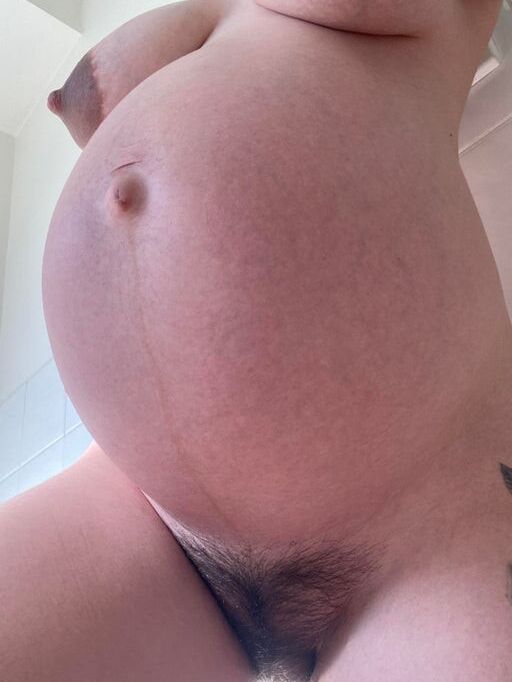 Pregnant Australian Single Mom